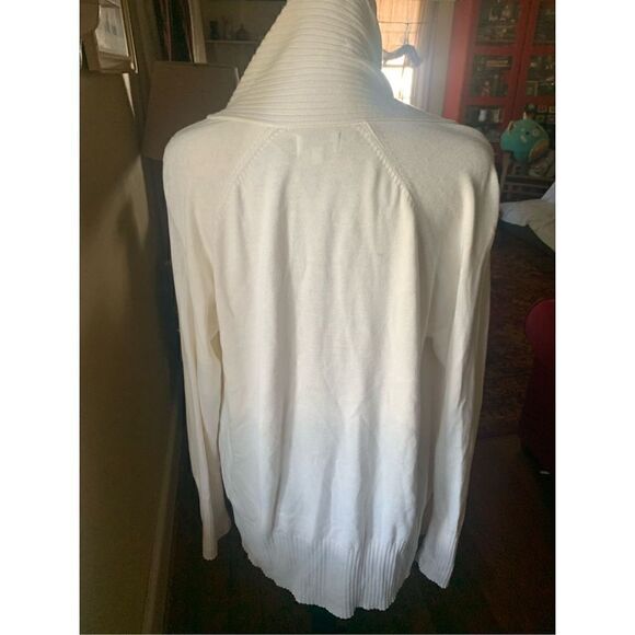 Crown & Ivy Cream Cardigan - Picture 7 of 9